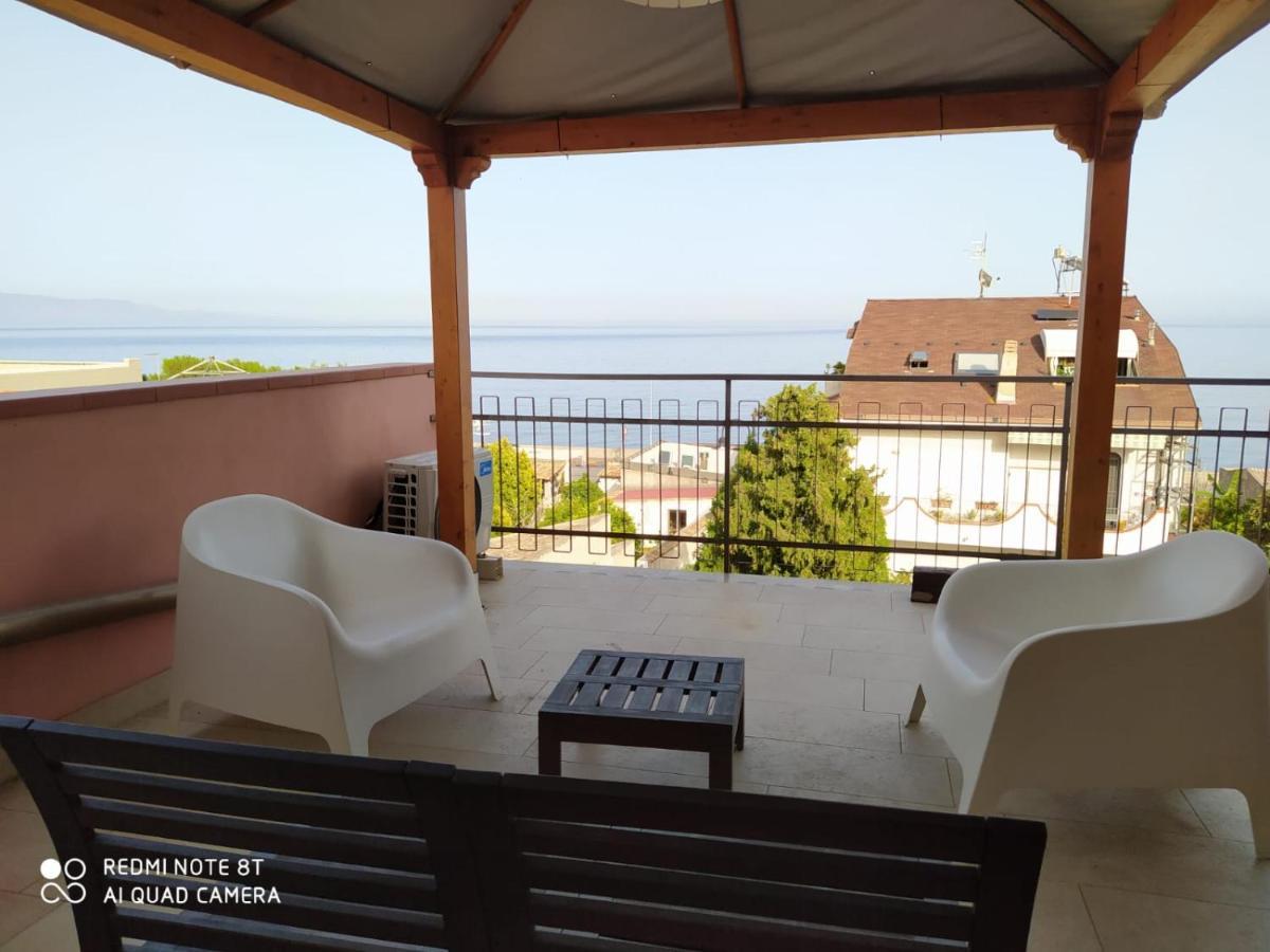 Pozzo Lazzaro Apartments Санта-Тереза-ди-Рива Экстерьер фото