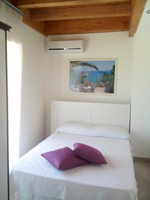 Pozzo Lazzaro Apartments Санта-Тереза-ди-Рива Номер фото